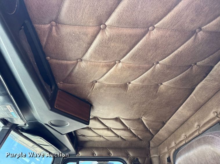 image for item EG5755 2008 Freightliner FLD120 dump truck