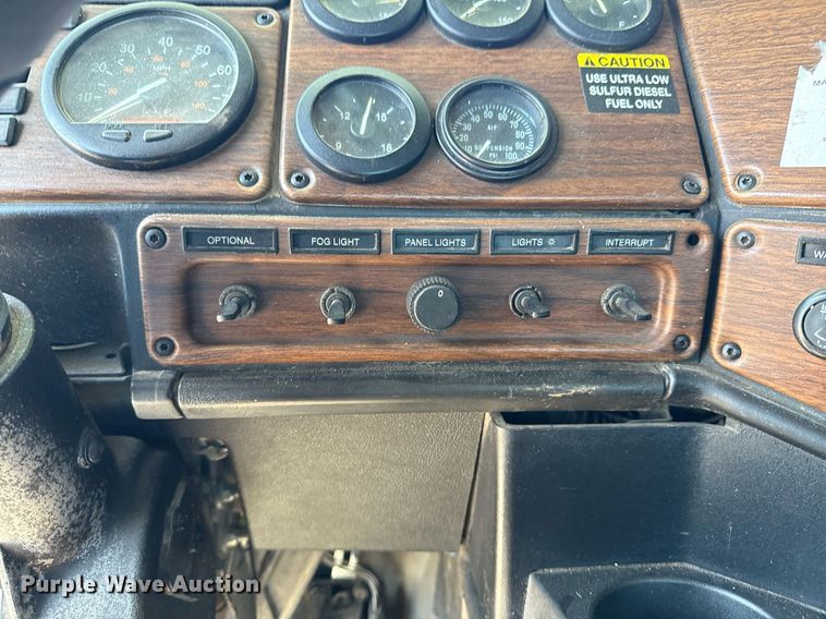 image for item EG5755 2008 Freightliner FLD120 dump truck