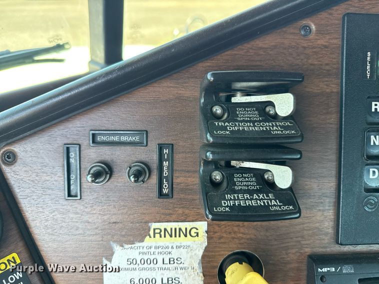 image for item EG5755 2008 Freightliner FLD120 dump truck