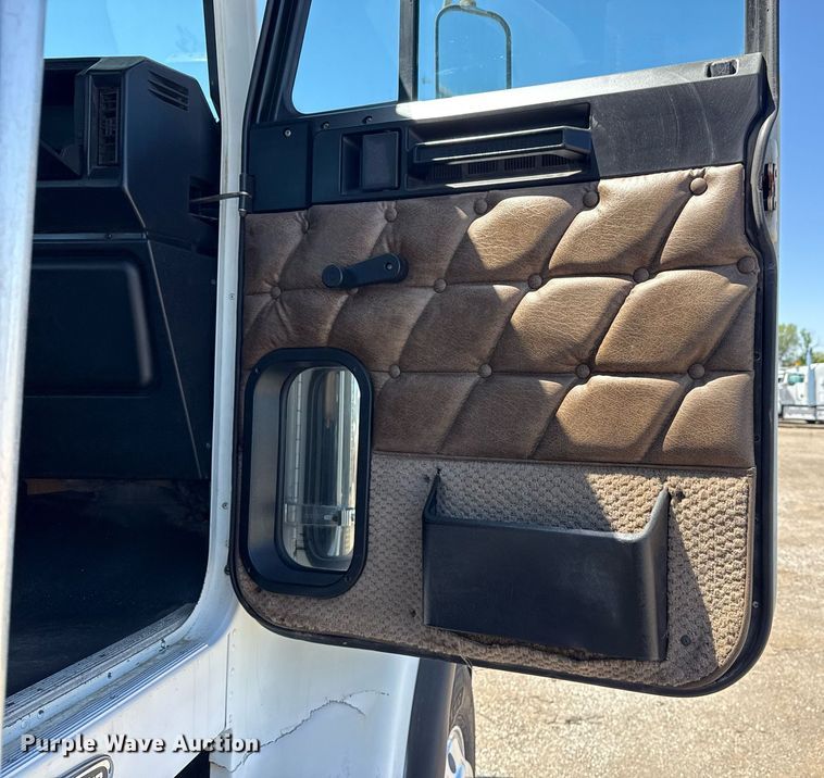 image for item EG5755 2008 Freightliner FLD120 dump truck