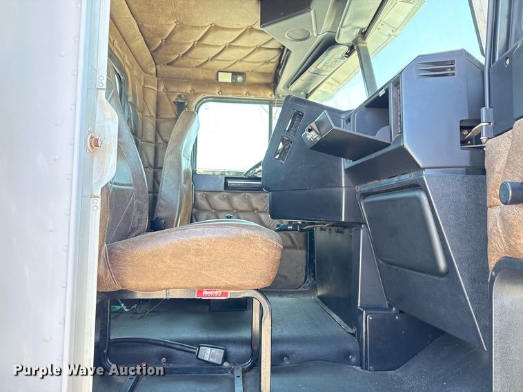 image for item EG5755 2008 Freightliner FLD120 dump truck