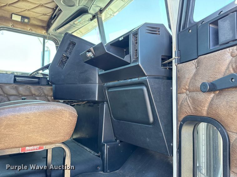 image for item EG5755 2008 Freightliner FLD120 dump truck