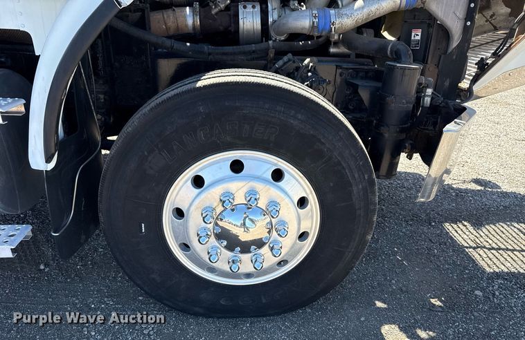 image for item EG5755 2008 Freightliner FLD120 dump truck