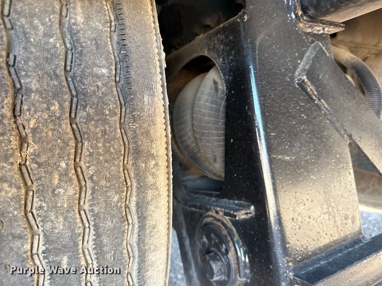 image for item EG5755 2008 Freightliner FLD120 dump truck