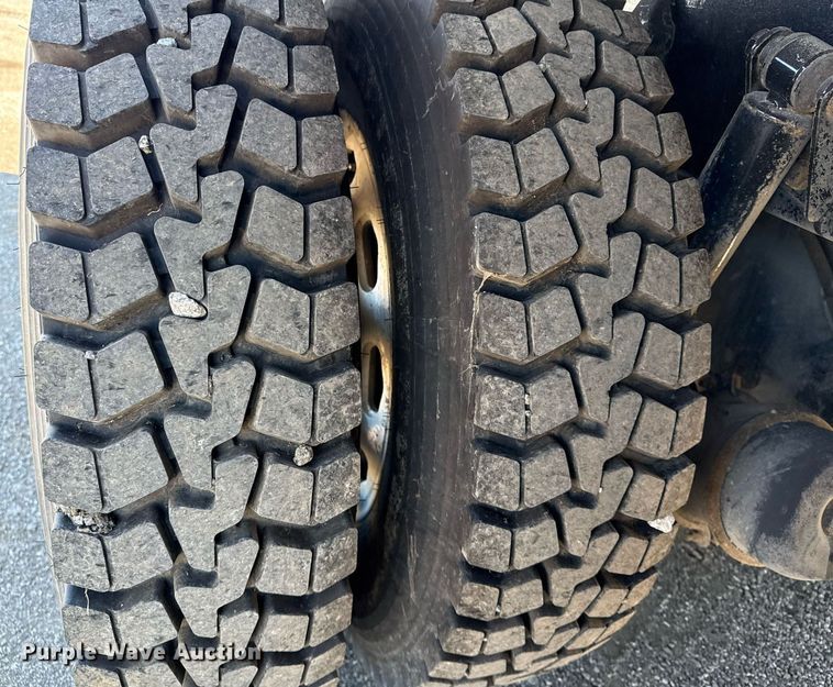 image for item EG5755 2008 Freightliner FLD120 dump truck