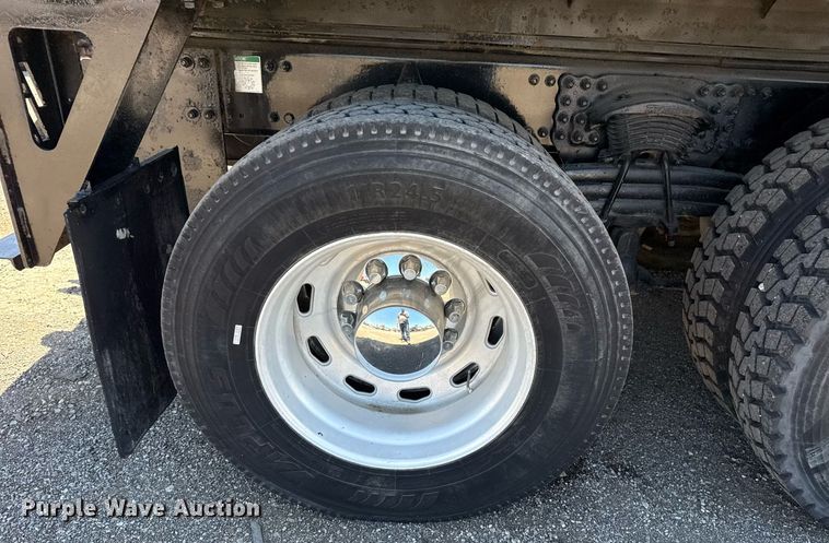 image for item EG5755 2008 Freightliner FLD120 dump truck