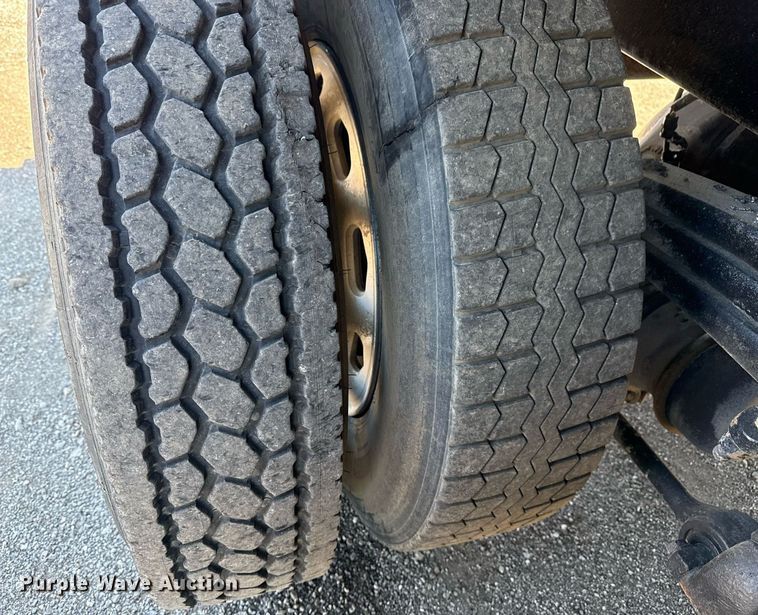 image for item EG5755 2008 Freightliner FLD120 dump truck