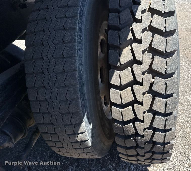 image for item EG5755 2008 Freightliner FLD120 dump truck