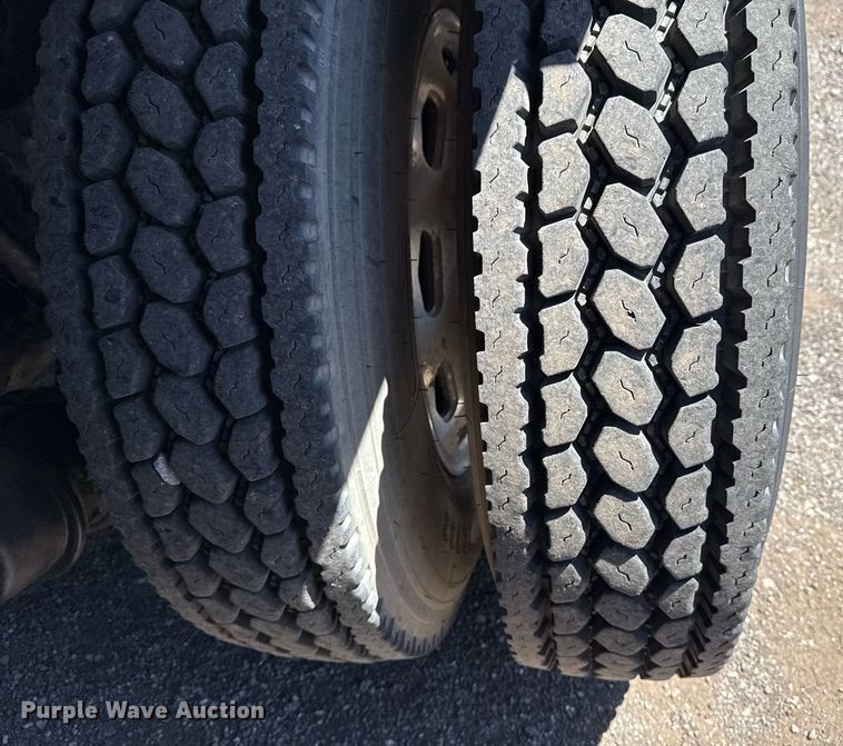 image for item EG5755 2008 Freightliner FLD120 dump truck