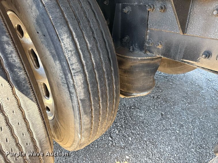 image for item EG5755 2008 Freightliner FLD120 dump truck