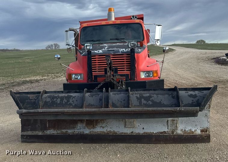 image for item EG6209 1993 International 4900 dump truck