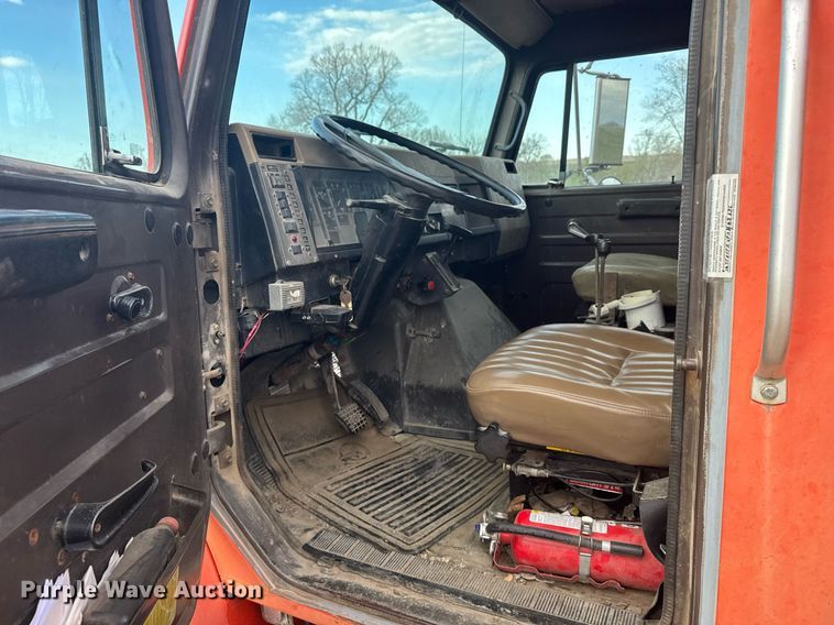 image for item EG6209 1993 International 4900 dump truck