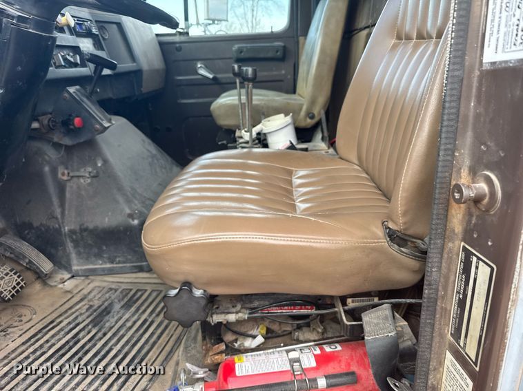 image for item EG6209 1993 International 4900 dump truck