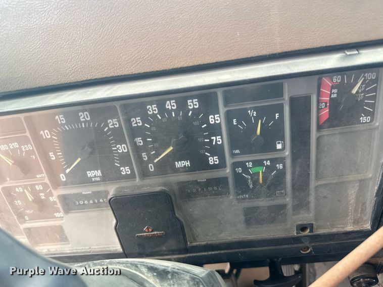 image for item EG6209 1993 International 4900 dump truck