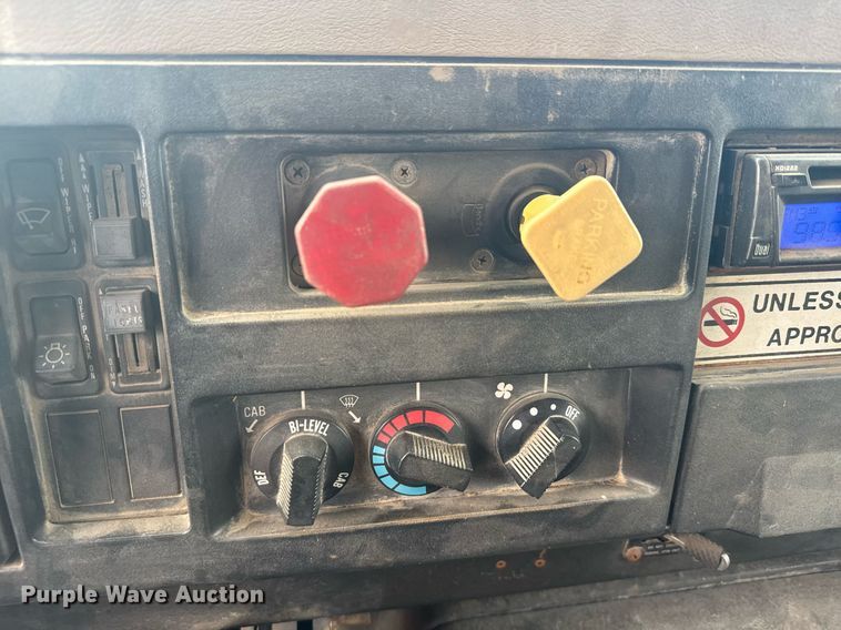 image for item EG6209 1993 International 4900 dump truck