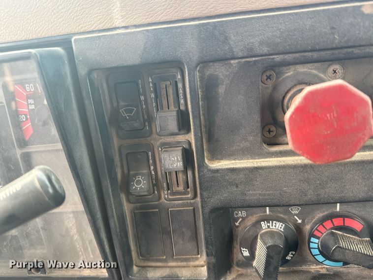 image for item EG6209 1993 International 4900 dump truck