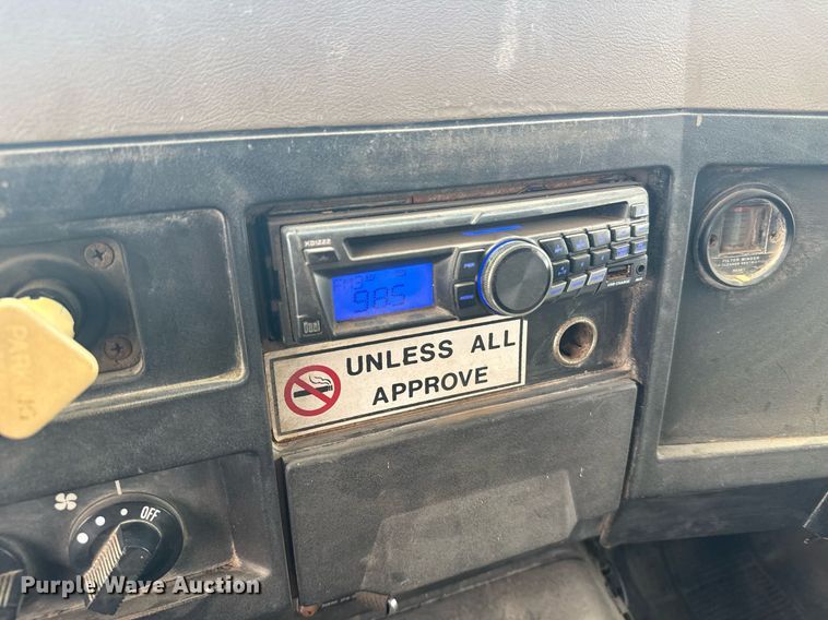 image for item EG6209 1993 International 4900 dump truck