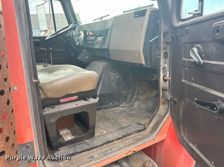 image for item EG6209 1993 International 4900 dump truck
