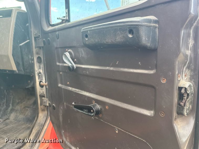 image for item EG6209 1993 International 4900 dump truck