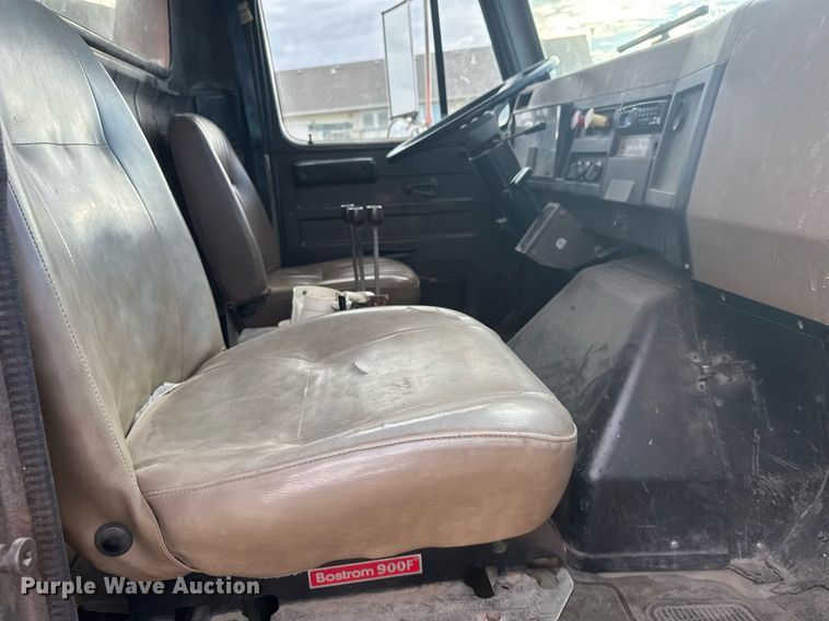 image for item EG6209 1993 International 4900 dump truck