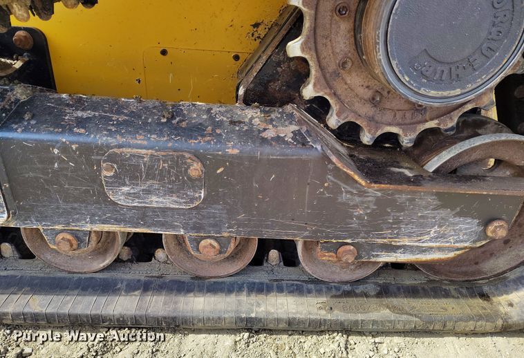 image for item EH0235 2012 John Deere 323D tracked skid steer loader