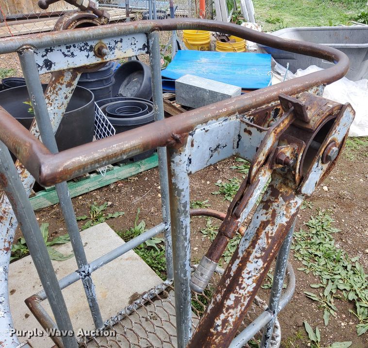 image for item EH0280 1983 GMC C6000 crane truck