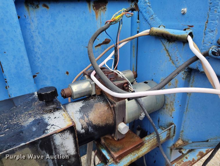 image for item EH0282 1999 Shop built dump trailer