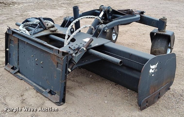 image for item EH0284 2013 Bobcat Box Blade Laser skid steer box blade