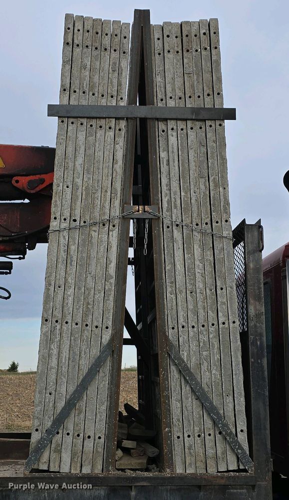 image for item EH8859 Approximately 610 concrete wall forms