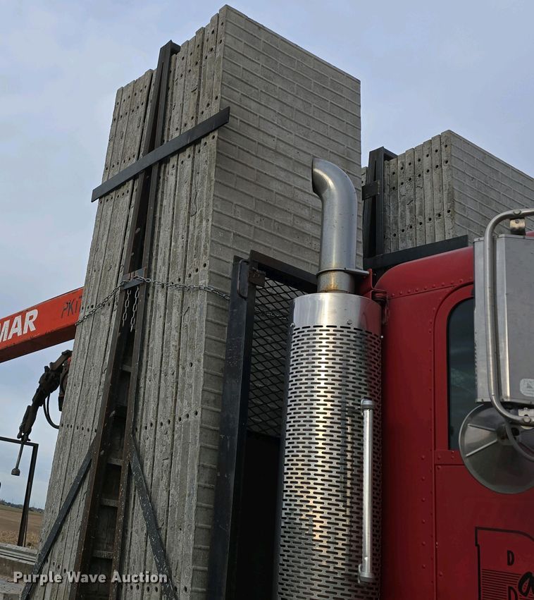 image for item EH8859 Approximately 610 concrete wall forms