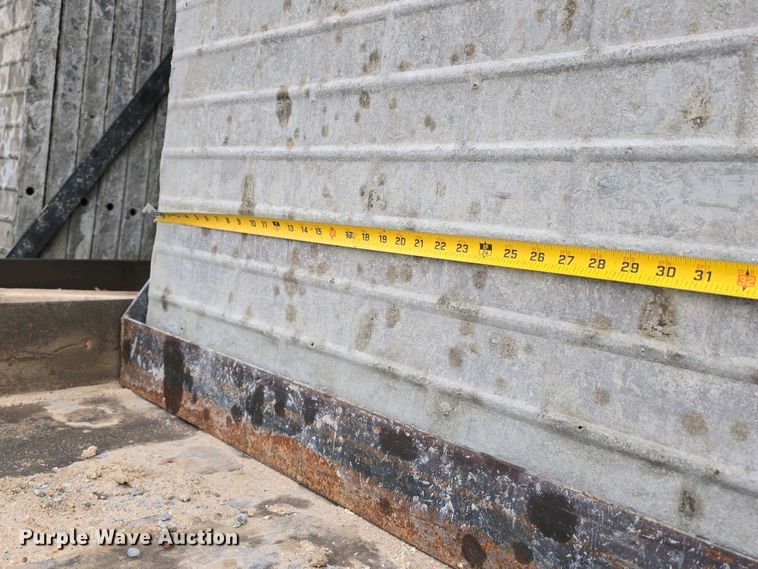 image for item EH8859 Approximately 610 concrete wall forms