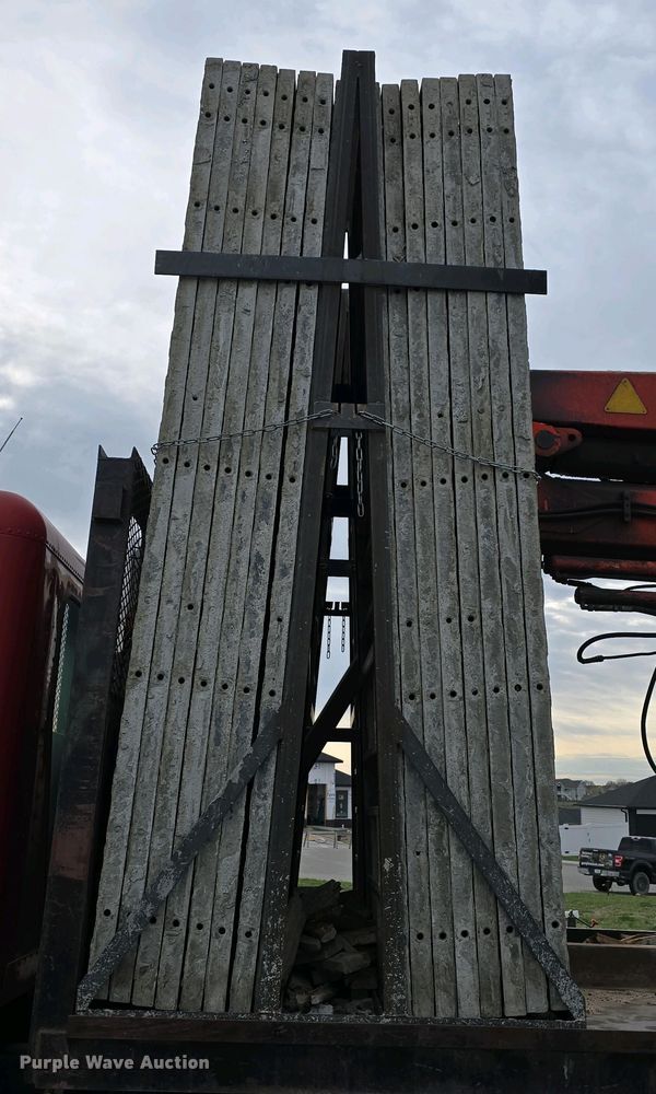 image for item EH8859 Approximately 610 concrete wall forms