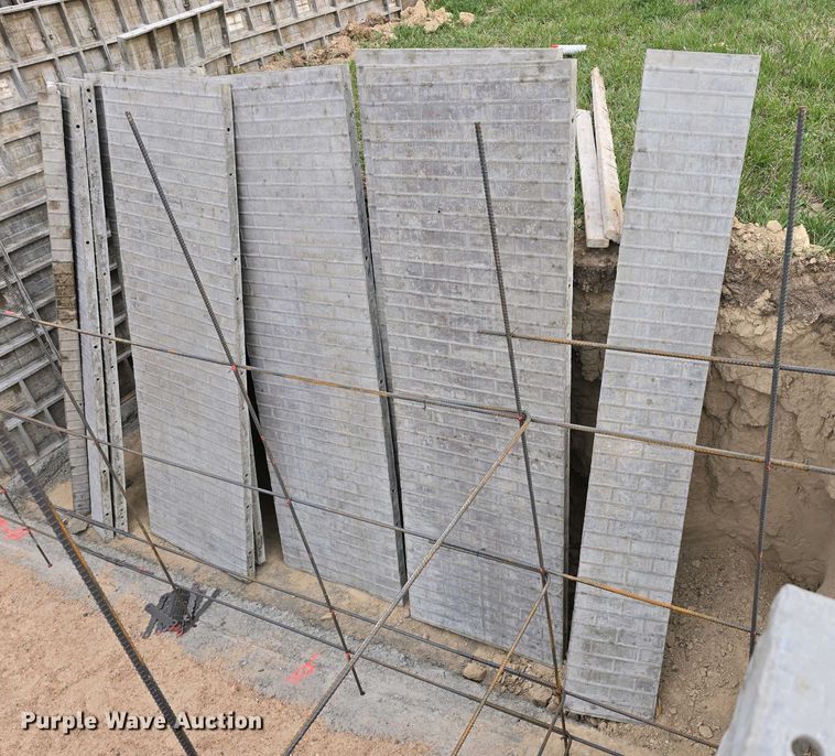image for item EH8859 Approximately 610 concrete wall forms