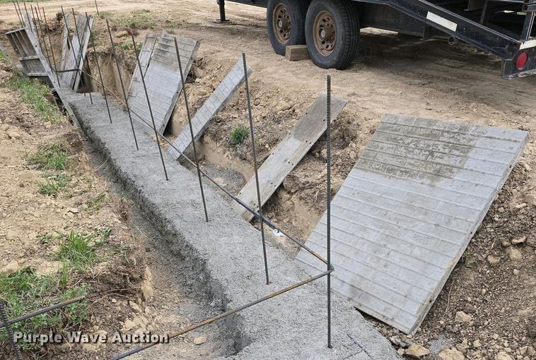 image for item EH8859 Approximately 610 concrete wall forms