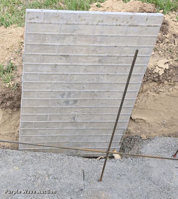 image for item EH8859 Approximately 610 concrete wall forms