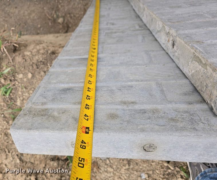 image for item EH8859 Approximately 610 concrete wall forms