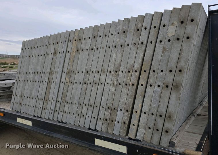 image for item EH8859 Approximately 610 concrete wall forms