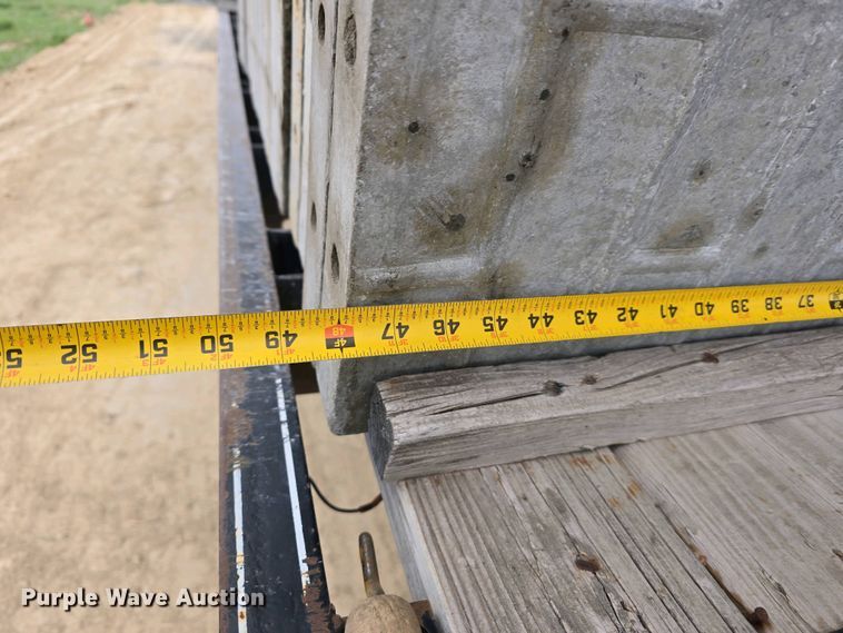 image for item EH8859 Approximately 610 concrete wall forms