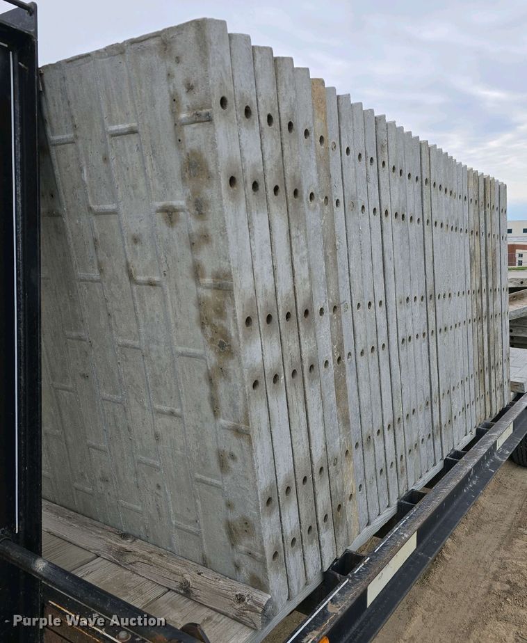 image for item EH8859 Approximately 610 concrete wall forms