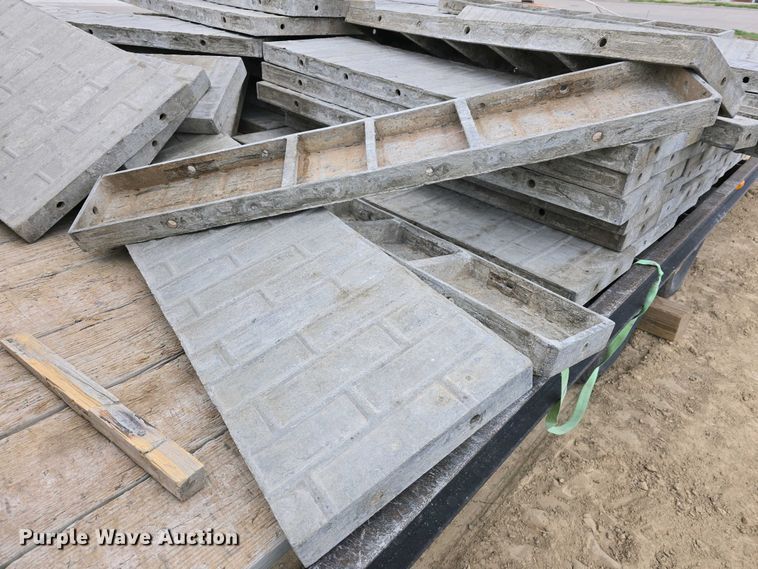 image for item EH8859 Approximately 610 concrete wall forms