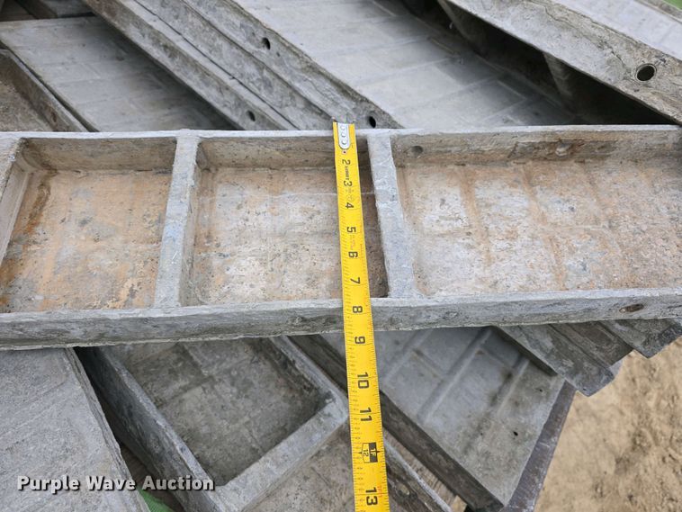 image for item EH8859 Approximately 610 concrete wall forms