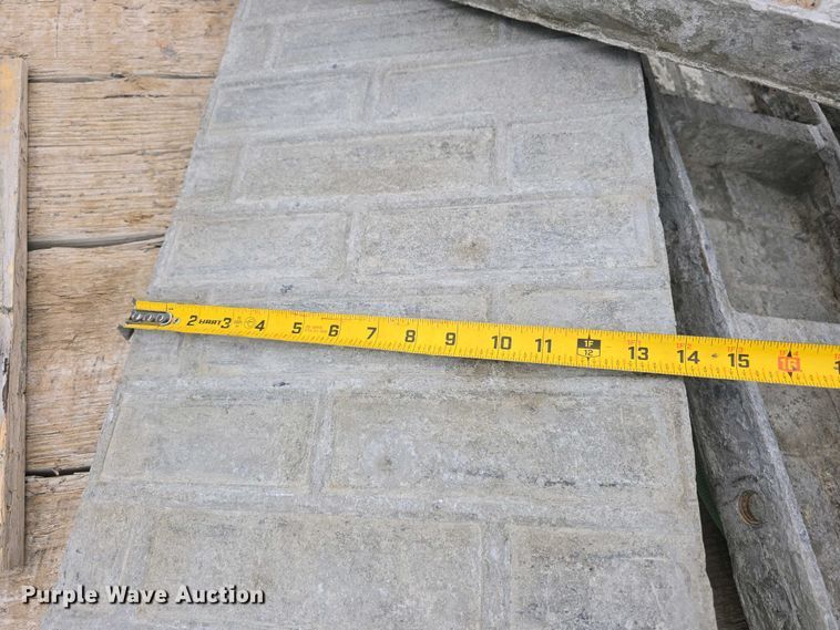 image for item EH8859 Approximately 610 concrete wall forms