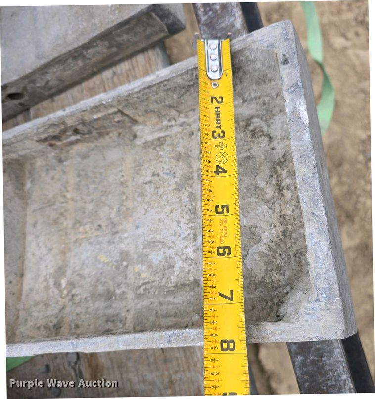 image for item EH8859 Approximately 610 concrete wall forms