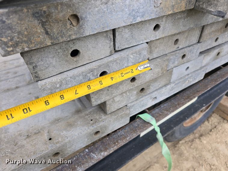 image for item EH8859 Approximately 610 concrete wall forms