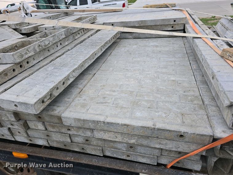 image for item EH8859 Approximately 610 concrete wall forms