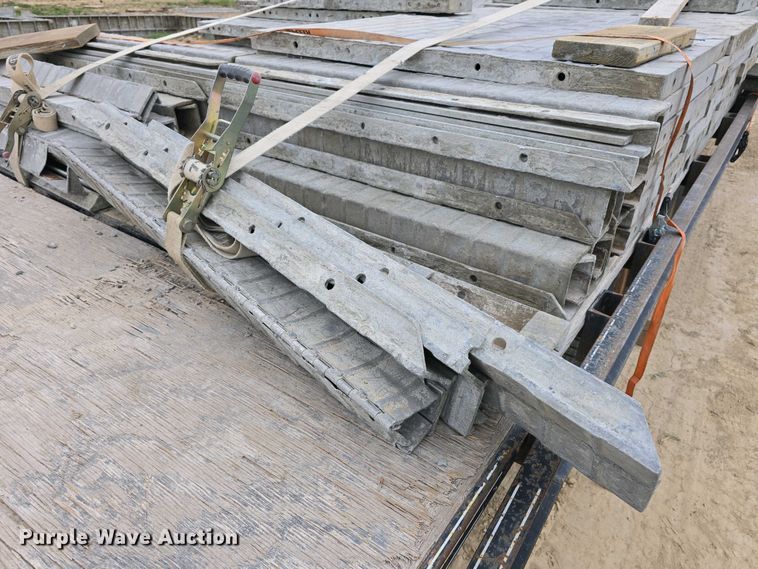 image for item EH8859 Approximately 610 concrete wall forms