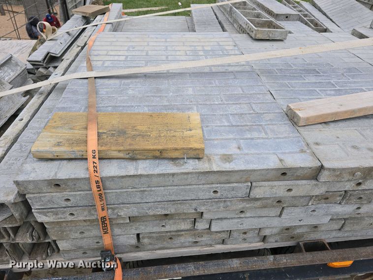 image for item EH8859 Approximately 610 concrete wall forms