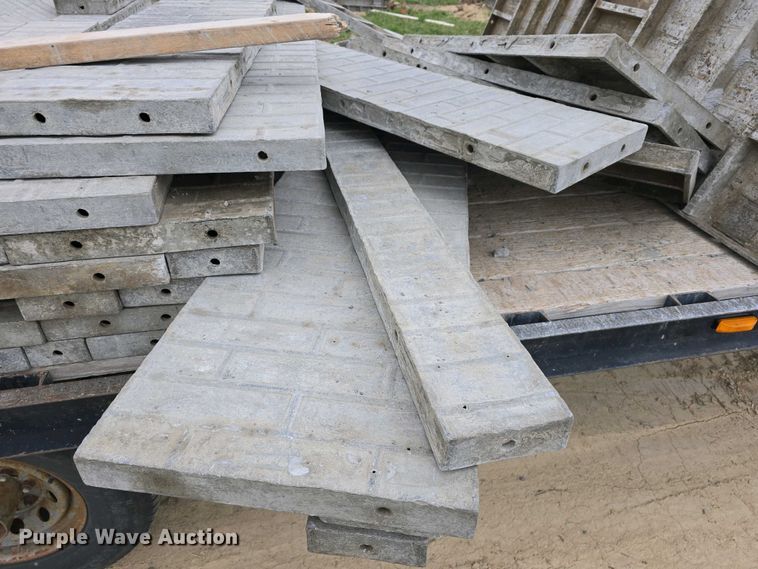 image for item EH8859 Approximately 610 concrete wall forms