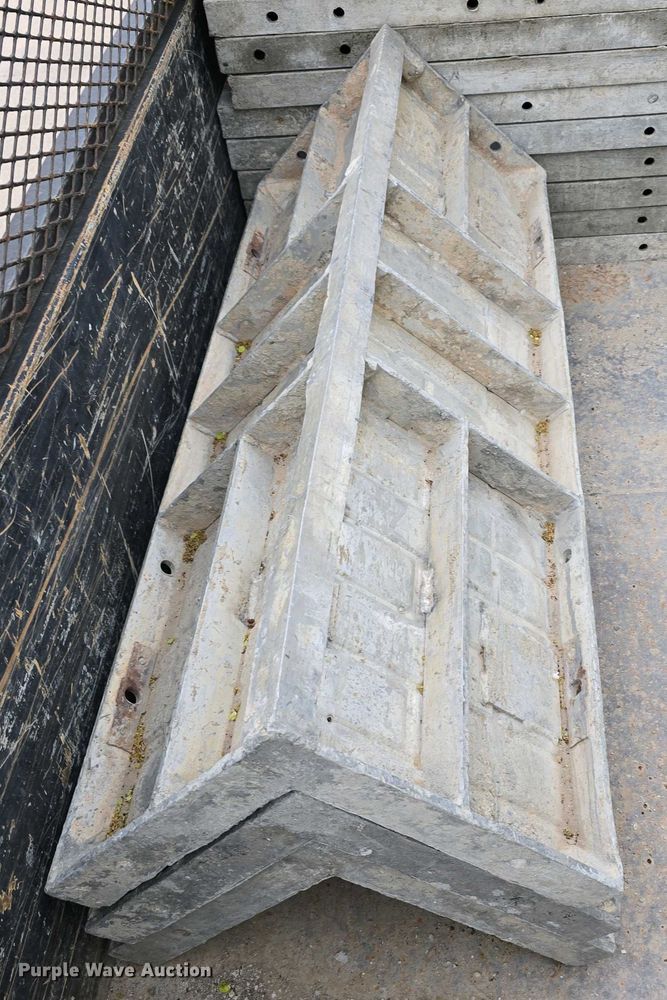 image for item EH8859 Approximately 610 concrete wall forms