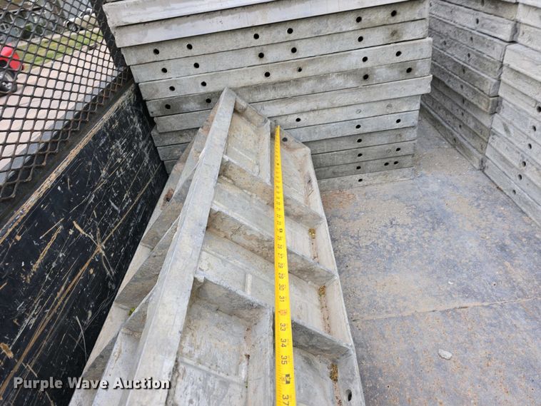 image for item EH8859 Approximately 610 concrete wall forms